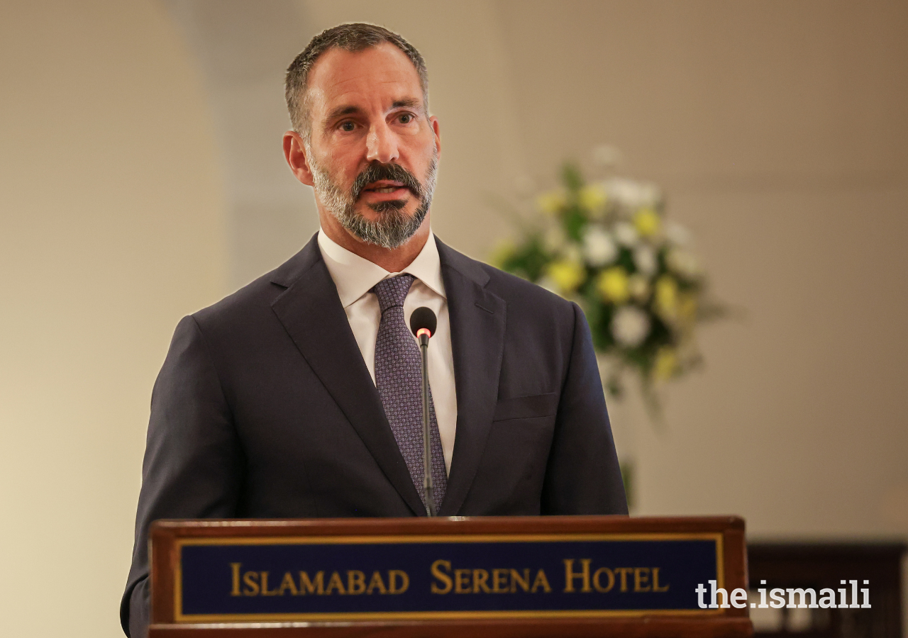 Prince Rahim addresses Jamati leaders at an institutional dinner hosted by the Ismaili Council for Pakistan.