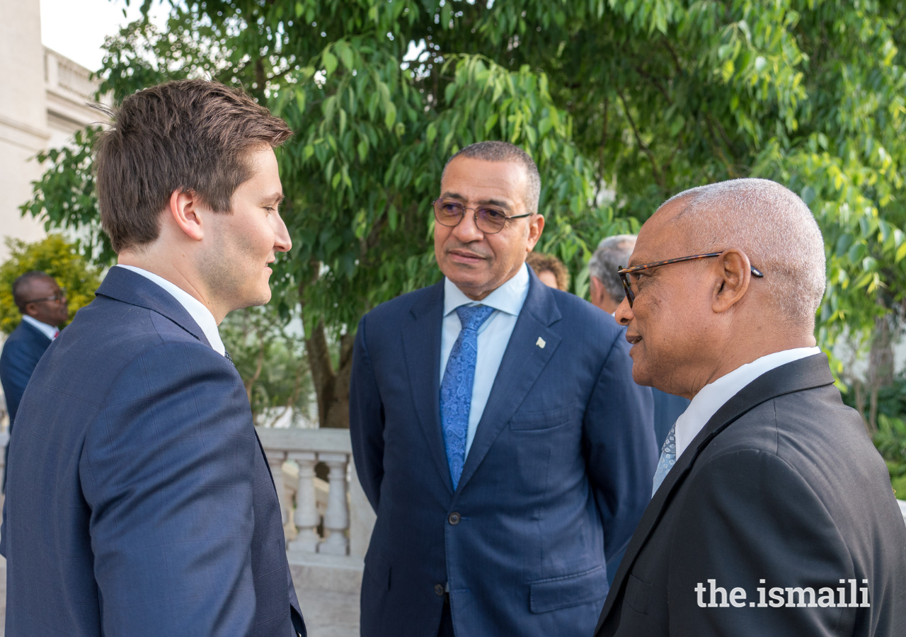 Prince Aly Muhammad in conversation with Presidents José Maria Neves of Cabo Verde and Carlos Manuel Vila Nova of Sao Tome and Principe.