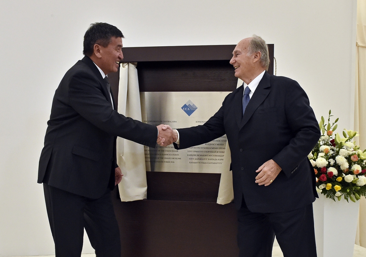 Mawlana Hazar Imam and Kyrgyz Prime Minister Sooronbay Jeenbekov congratulate one another after unveiling the plaque marking the inauguration of the UCA Naryn Campus. Gary Otte