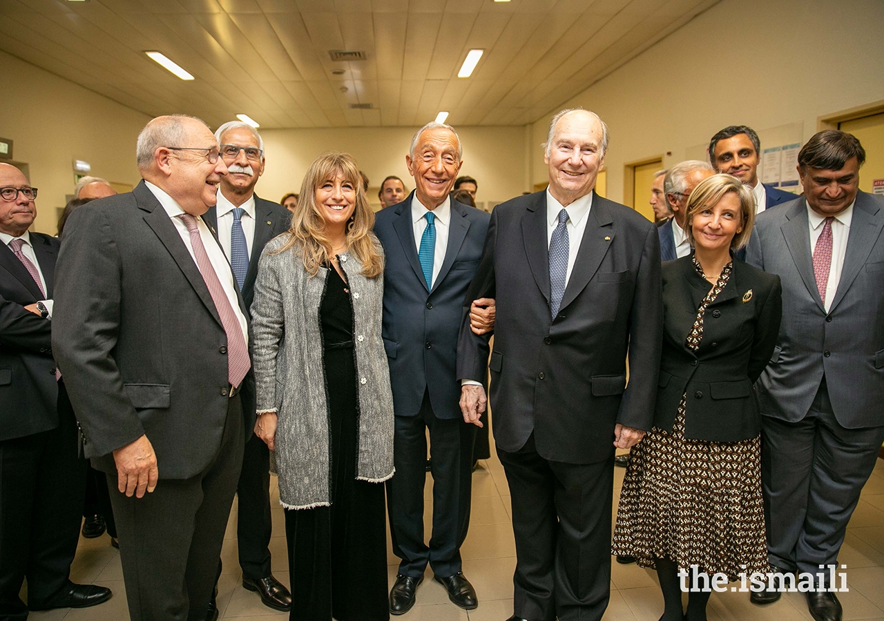 From left to right: Professor Eduardo Barroso; AKU President Firoz Rasul; President of the Central Hospitals of Lisbon, Rosa Valente Matos; President of Portugal, His Excellency Marcelo Rebelo de Sousa; Mawlana Hazar Imam; and Portugal’s Minister of Health, Marta Temido.