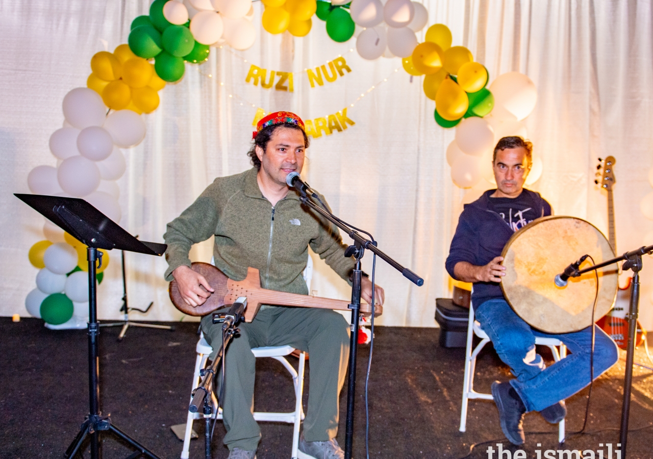 Maruf Noyoft (singer from Santa Clara) performing a song with the Pamiri Jamat.