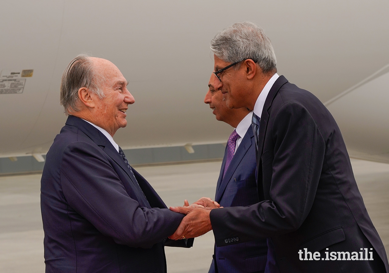 President of the Ismaili Council for Canada Malik Talib welcomes Mawlana Hazar Imam as he arrives in Canada.