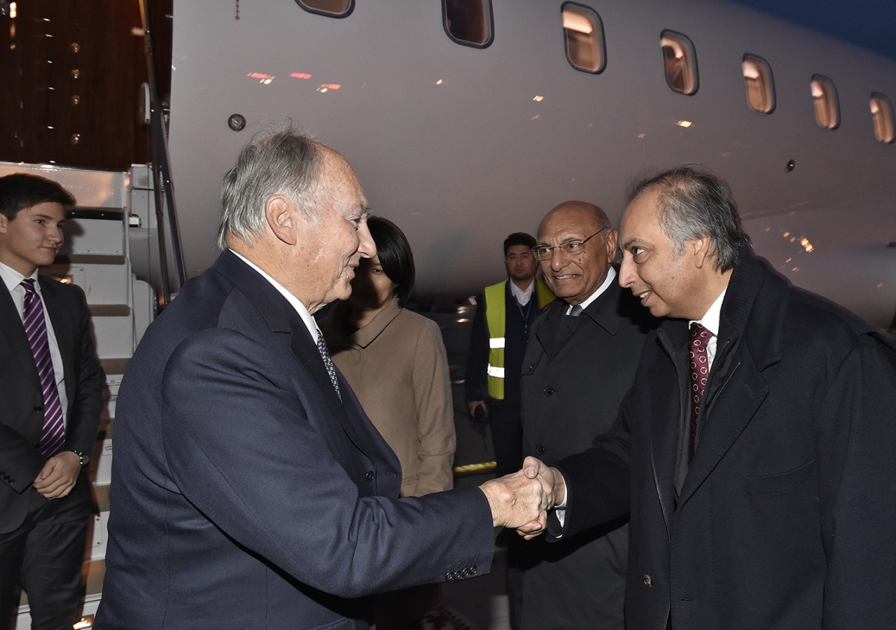 Dr Mahmoud Eboo, Chairman of the Ismaili Leaders’ International Forum, welcomes Hazar Imam at the Bishkek Airport. Gary Otte