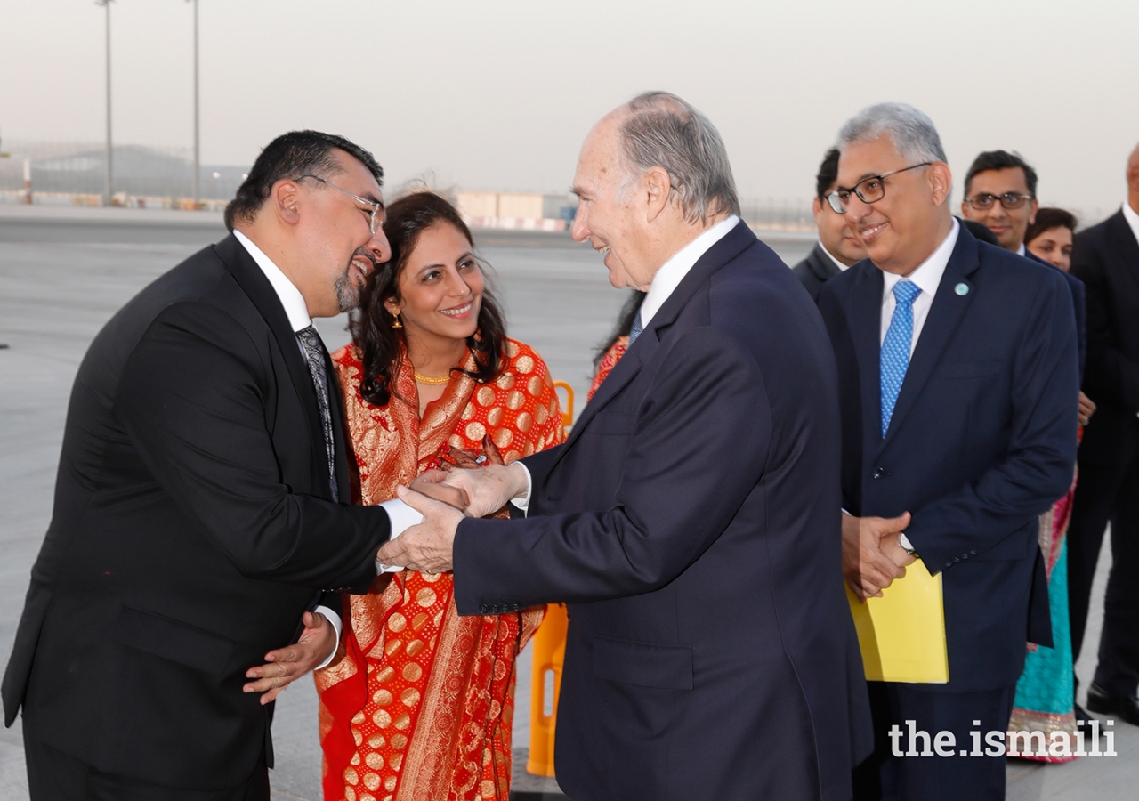 Vice President of UAE Council Aziz Merchant and his wife bid farewell to Mawlana Hazar Imam as President Amiruddin Thanawalla looks on.