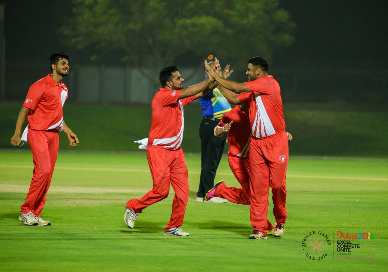 Team India celebrates a breakthrough after getting a Team Pakistan batsman out. JG/Shamsh Maredia