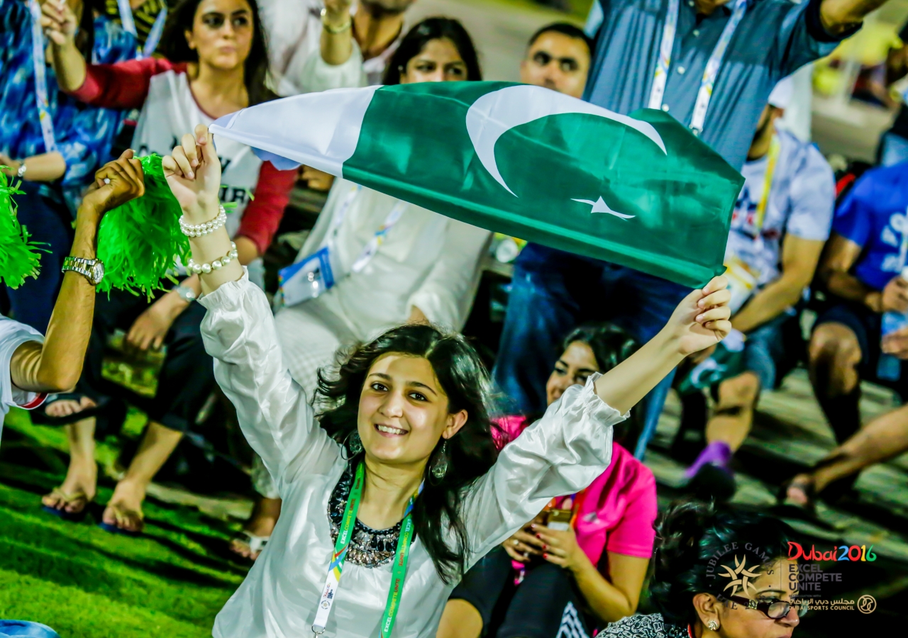 Spectators show support for Team Pakistan. JG/Shamsh Maredia