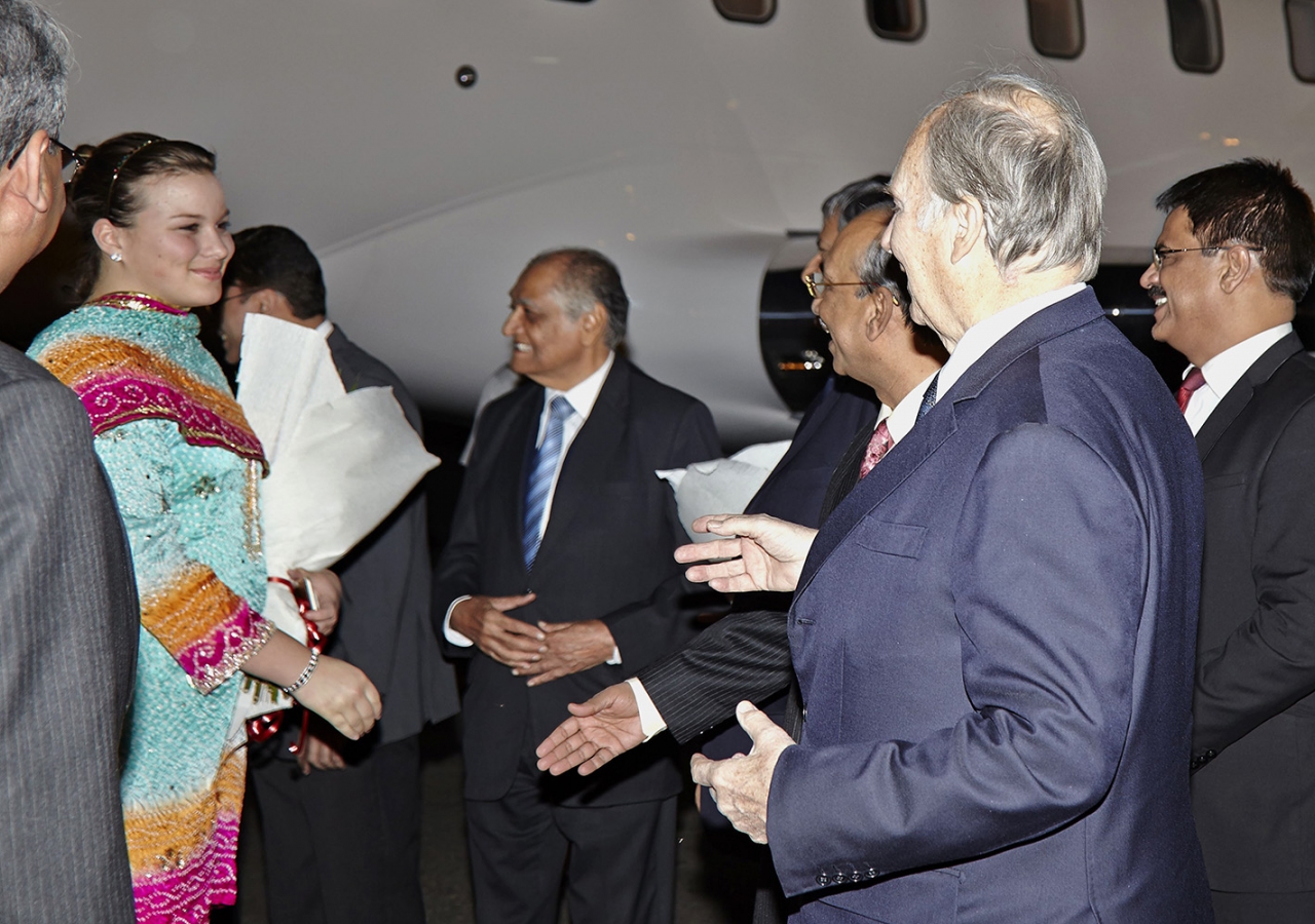 Mawlana Hazar Imam presents his granddaughter Sara, the daughter of Princess Zahra, to the institutional leadership.