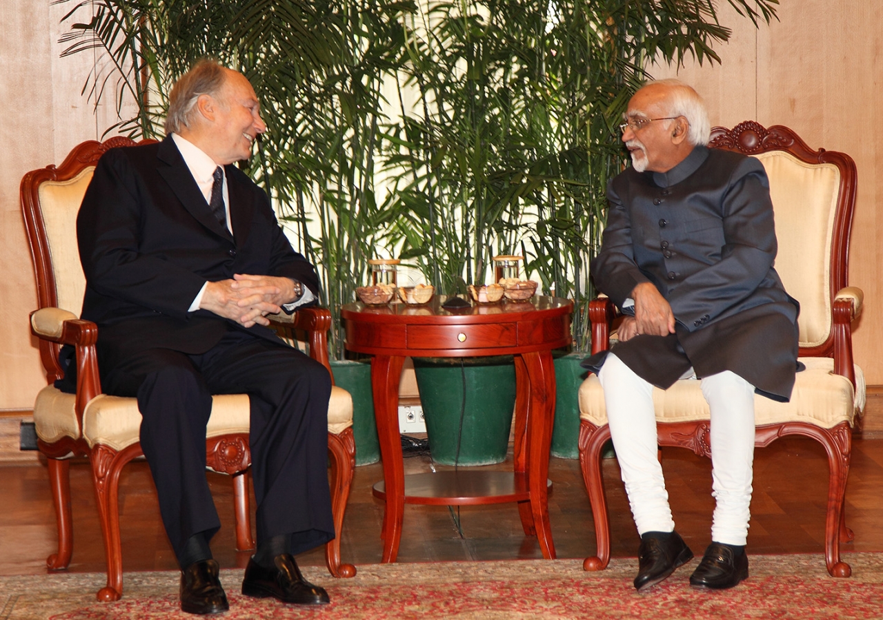 Mawlana Hazar Imam meeting with India’s Vice President, Shri M. Hamid Ansari at his official residence. TheIsmaili / Aziz Ajaney