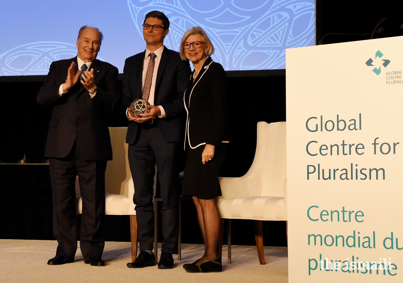 Daniel Webb, Director of Legal Advocacy for the Human Rights Law Centre, received the Global Pluralism Award in recognition for his efforts to protect the rights of asylum seekers in in Australia, through advocacy and media campaigns. 