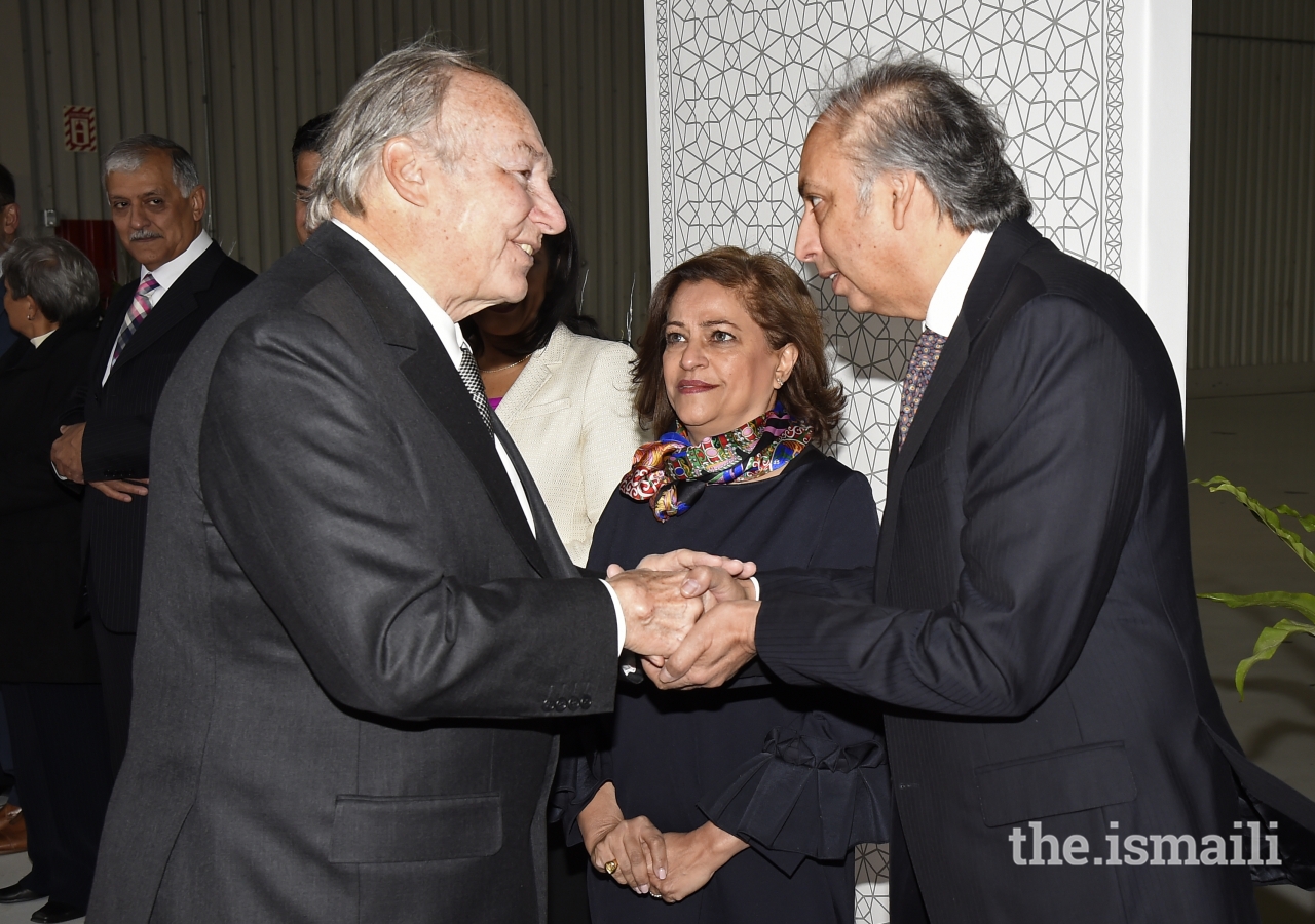 AKDN Resident Representative for Canada Dr Mahmoud Eboo and his wife bid farewell to Mawlana Hazar Imam upon his departure.