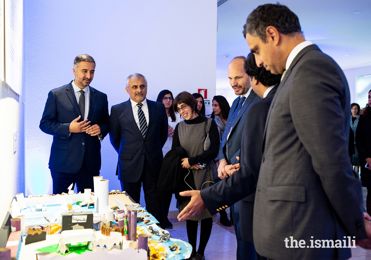 Prince Hussain views artwork designed by students from the Portugal Jamat’s Talim (religious education) classes at the Ismaili Centre, Lisbon.