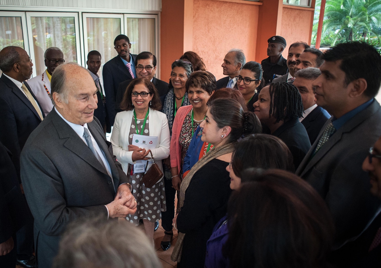 Mawlana Hazar Imam with volunteers and staff involved with the Aga Khan University Hospital endeavour. AKDN / Will Boase