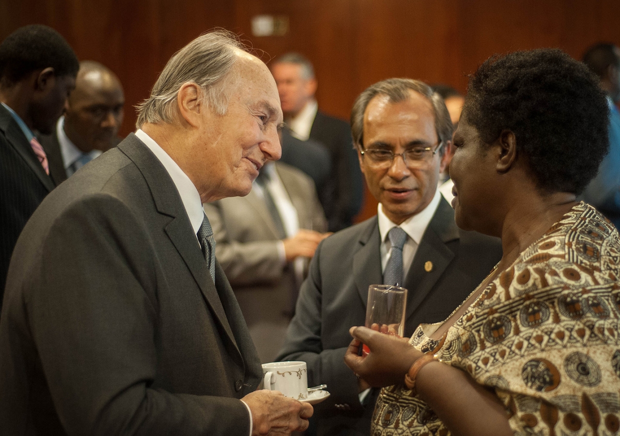 Mawlana Hazar Imam speaks with Elizabeth Gabona from the Ministry of Education, Science, Technology & Sports as AKDN Representative Mahmood Ahmed looks on. AKDN / Will Boase