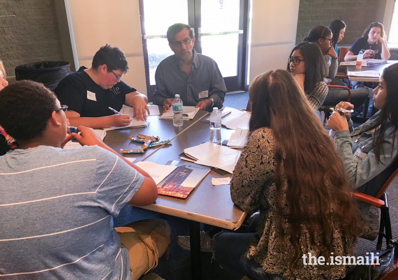 Jawed Jessani discussing conflict resolution with students at the 19th Annual Arizona Peer Mediation Conference, November 2016