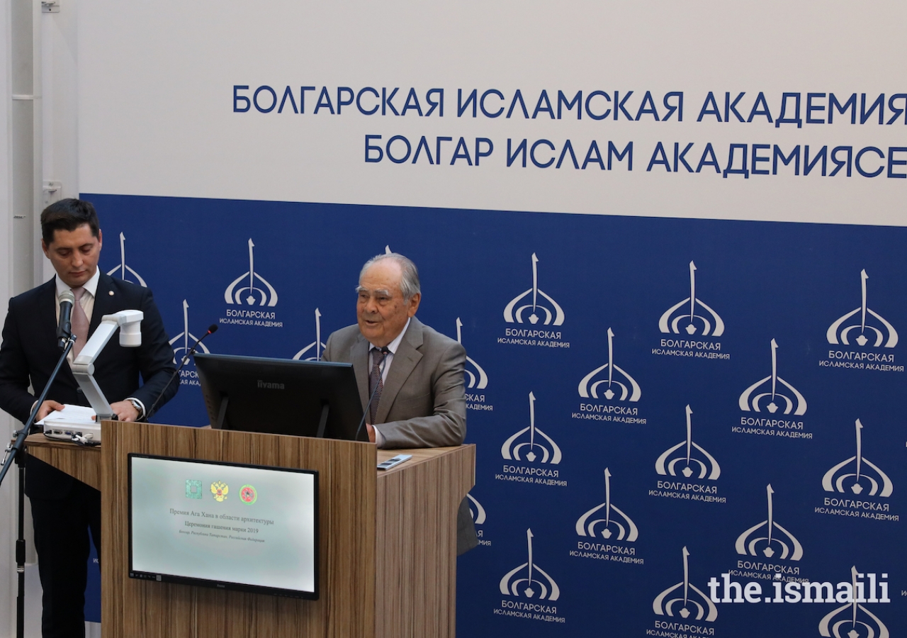 Mintimer Shaimiev, State Counsellor of Tatarstan, addresses guests gathered at the Postage Stamp Cancellation Ceremony at the Bolgar Islamic Academy.