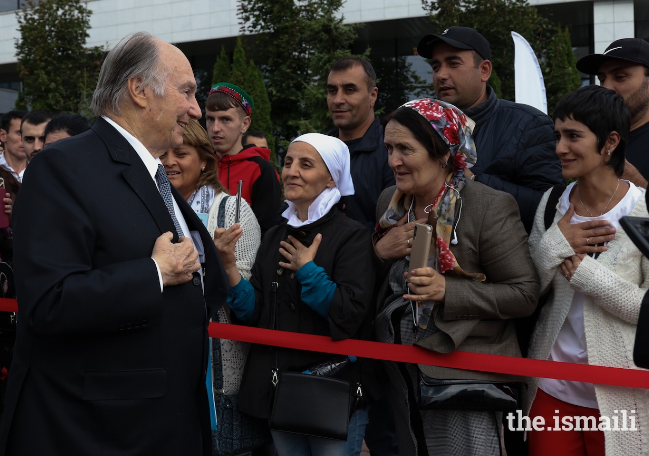 Mawlana Hazar Imam departs the Aga Khan Award for Architecture 2019 Winners' Seminar, and greets those awaiting.