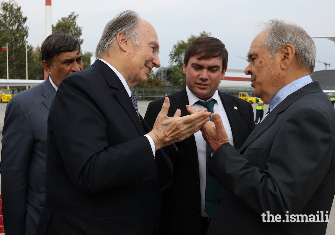 Mintimer Shaimiev, State Counsellor of the Republic of Tatarstan, bids farewell to Mawlana Hazar Imam prior to his departure from Kazan at the conclusion of the 2019 Aga Khan Award for Architecture.