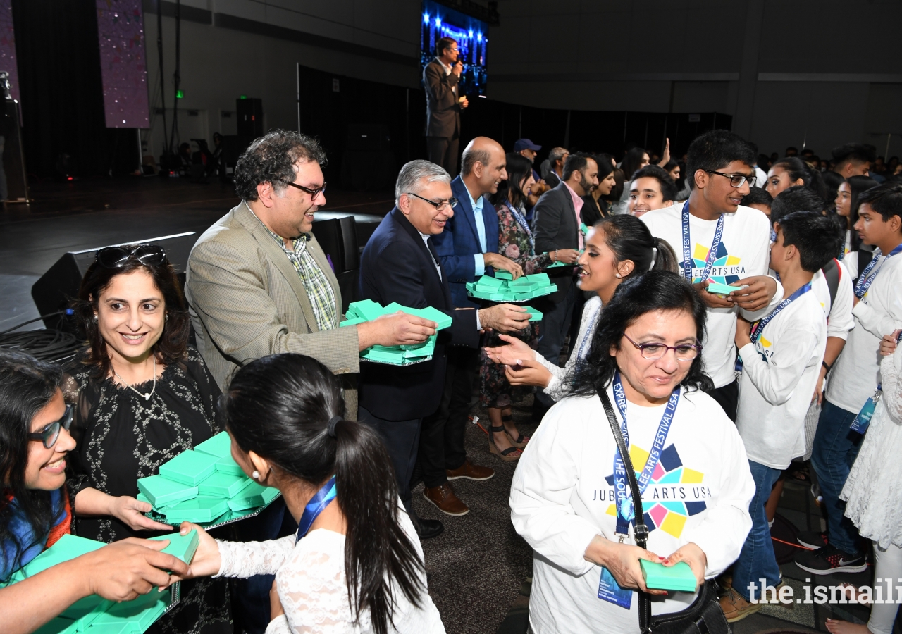 Leadership presenting medals to participants. (From left): Zahra Kassam, Pres. Muneerah Merchant, Mayor Naheed Nenshi of Calgary, Pres. Barkat Fazal, and VP Zahir Ladhani.