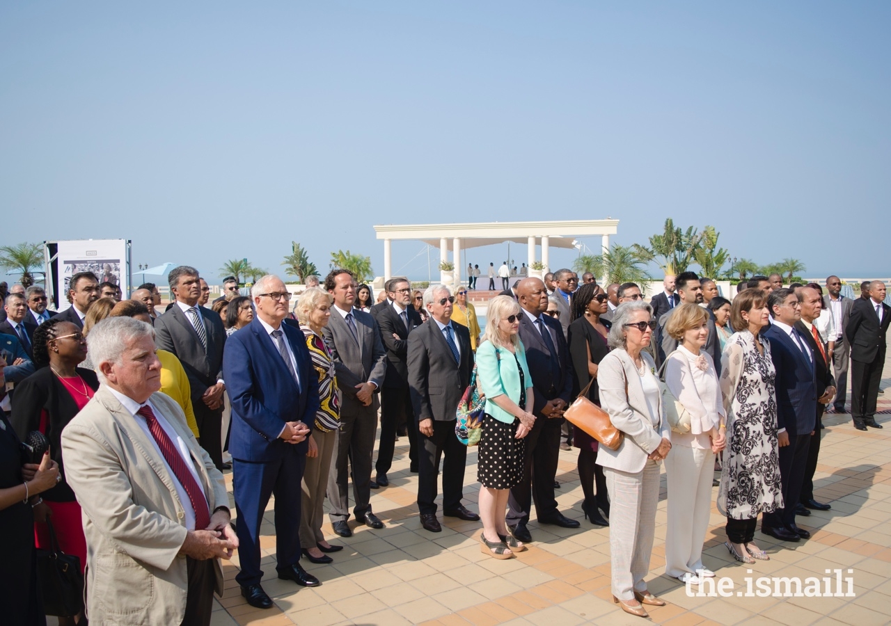 Guests at the reception listen attentively to the speeches, including the Ambassador of Portugal to Mozambique, Ms Maria Amélia de Paiva, and the Secretary of State of Foreign Affairs and Cooperation of the Portuguese Government, Dr Teresa Ribeiro in the first row.