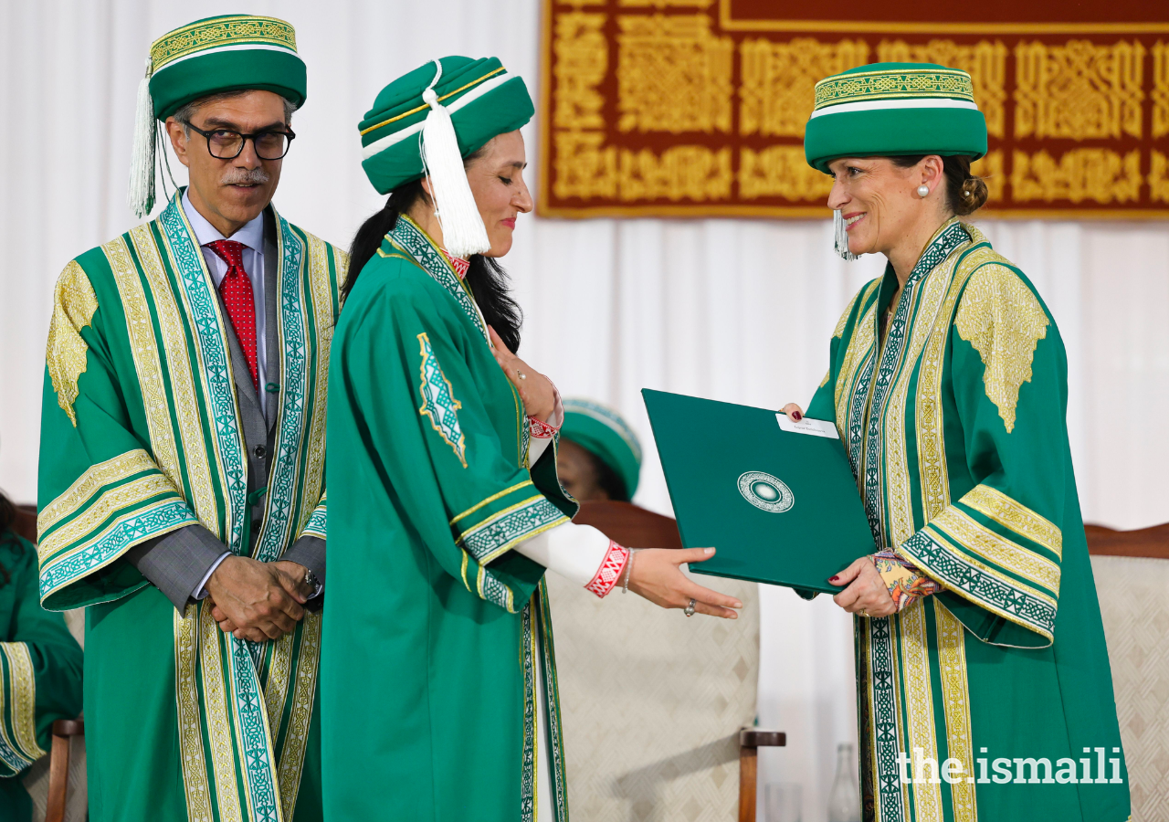 Casi el 70% de los alumnos de la promoción 2023 de la AKU son mujeres. FOTO: AKDN / AKBAR HAKIM