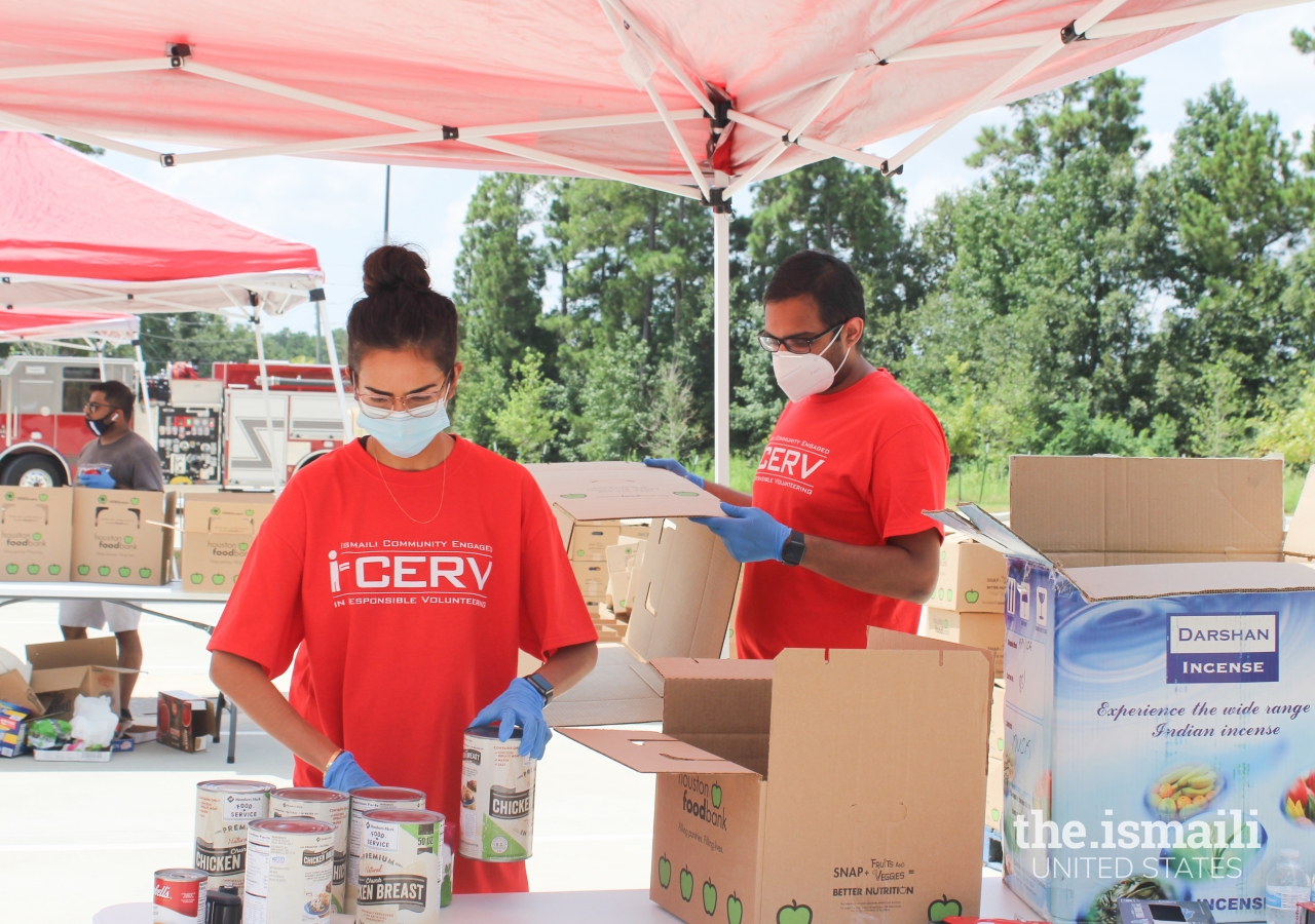 I-CERV youth volunteers collecting and sorting food donations that were received by members of the community.