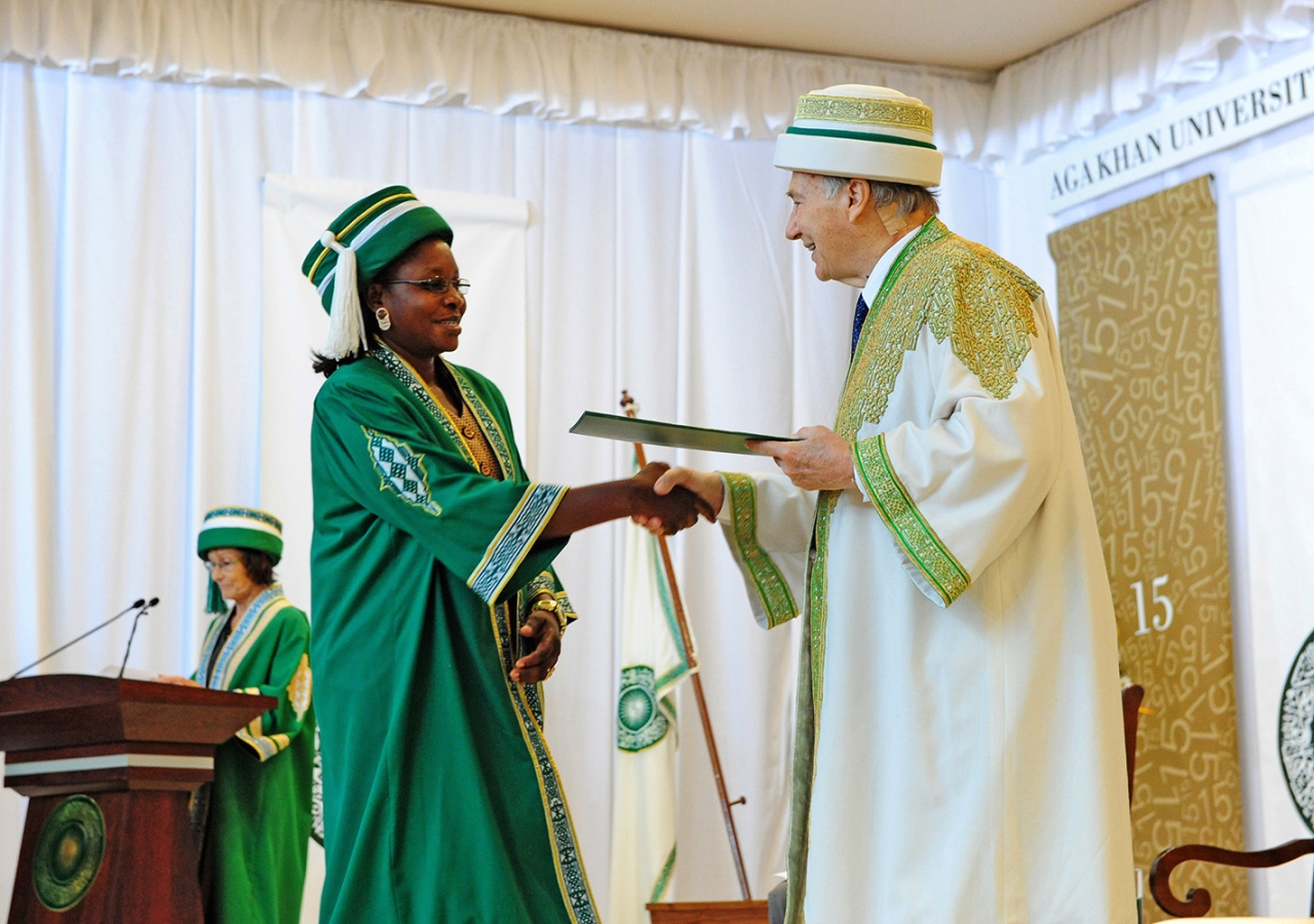 An AKU graduand in Dar es Salaam receives her degree from Mawlana Hazar Imam, the Chancellor of the Aga Khan University. AKDN / Aly Ramji