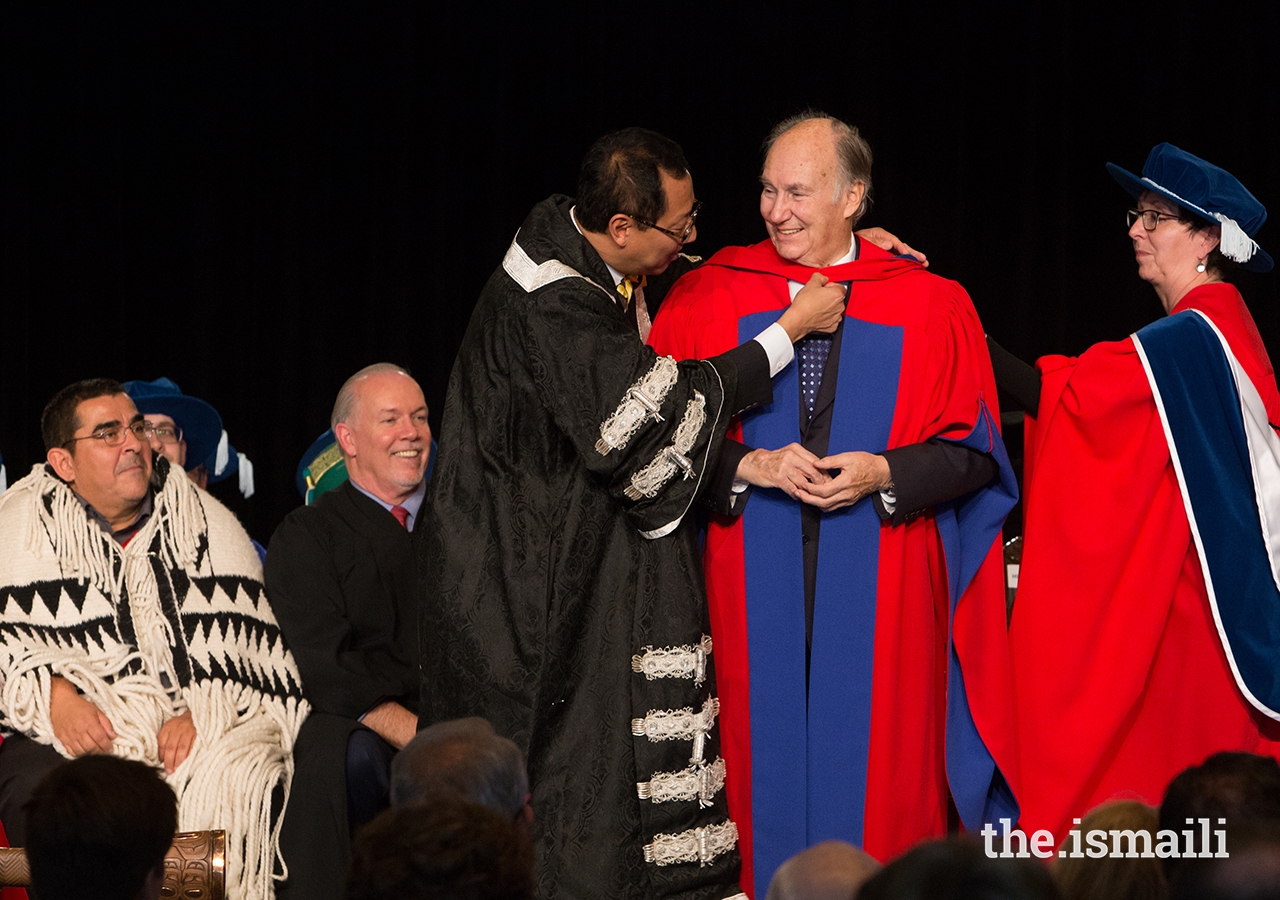 UBC President and Vice-Chancellor Santa Ono places the ceremonial UBC hood on Mawlana Hazar Imam.