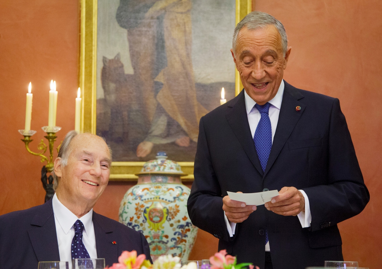 The President of Portugal, His Excellency Marcelo Rebelo de Sousa welcomes Mawlana Hazar Imam during a dinner hosted by the President in Hazar Imam's honour. AKDN / Luis Filipe Catarino