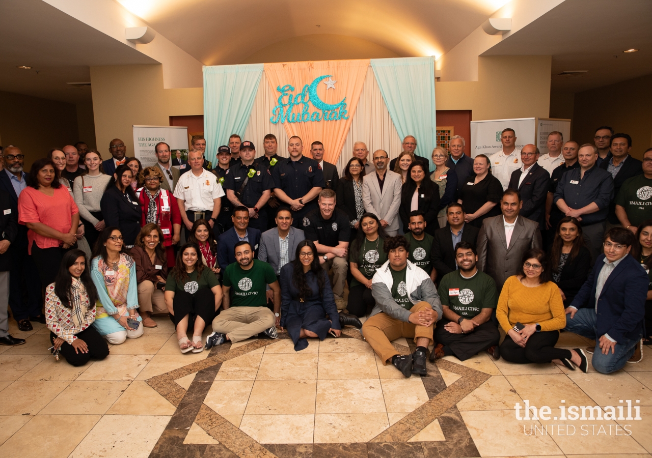 Mayors and Ismaili volunteers assemble for a picture in Birmingham Jamatkhana.