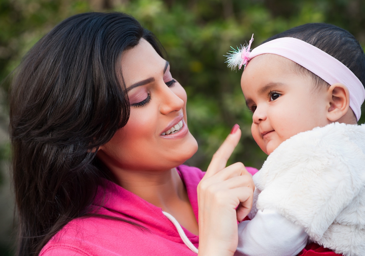 Breastfeeding gives children a healthy start from the earliest moments of life. Adobe Stock