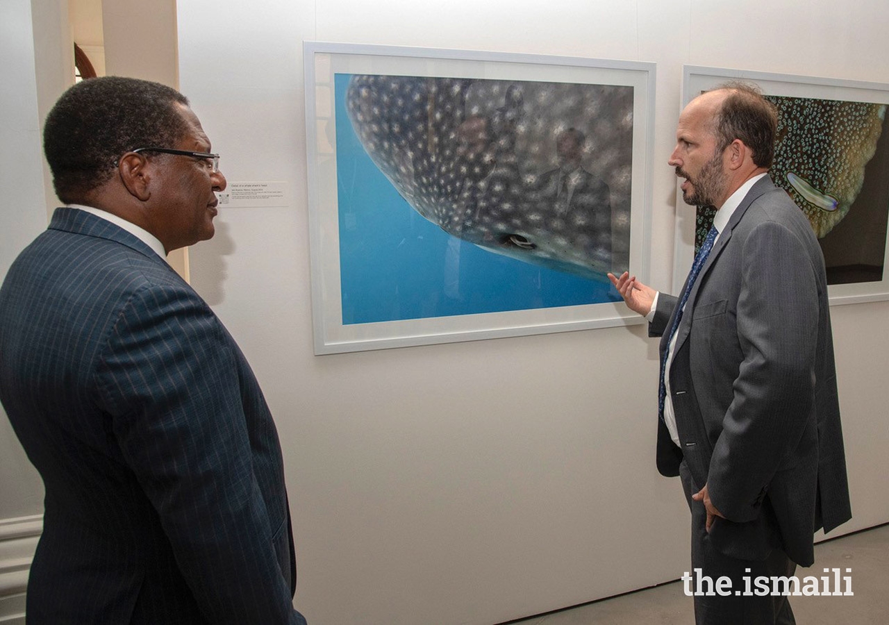 Prince Hussain on a tour of the gallery with Cabinet Secretary Honourable Keriako Tobiko. During a speech at the event, Honourable Keriako Tobiko commended Prince Hussain for “a true display of exceptional passion for marine ecosystems” and for using photography to inform and educate audiences about "the diversity that exists in our seas and oceans.”