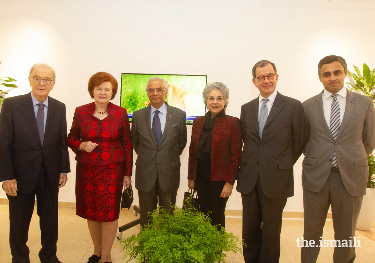 (L to R) Jorge Sampaio, former President of Portugal; Vaira Vike-Freiberga, President of WLA-Club de Madrid; Nazim Ahmad, Diplomatic Representative of the Ismaili Imamat; Maria Elena Agüero, Secretary General of the WLA-Club de Madrid; Guilherme D´Oliveira Martins, Trustee of the Gulbenkian Foundation; Rahim Firozali, President of the the Ismaili Council for Portugal.