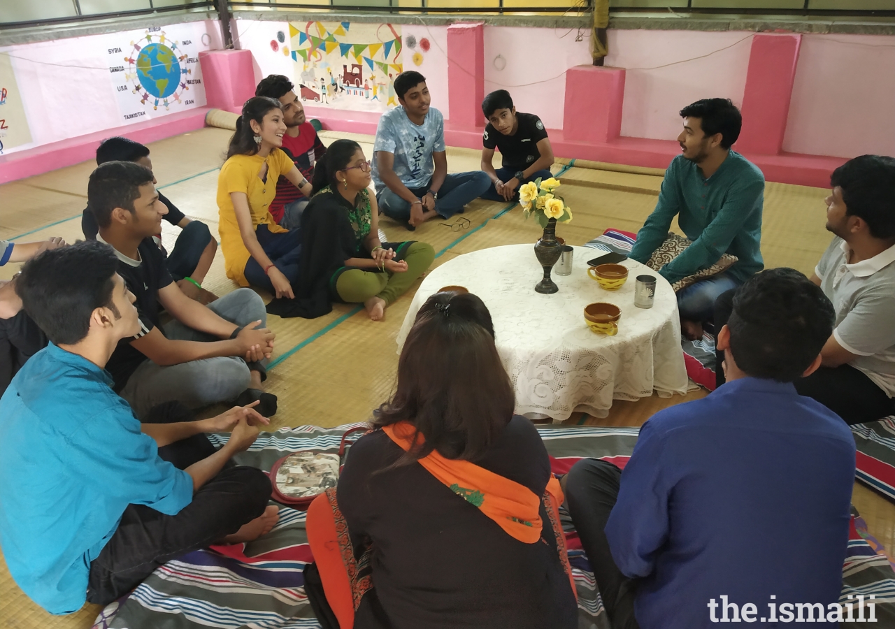 Participants of Coffee Connect with guest speakers Divanshu Kumar and Samyak Jain.