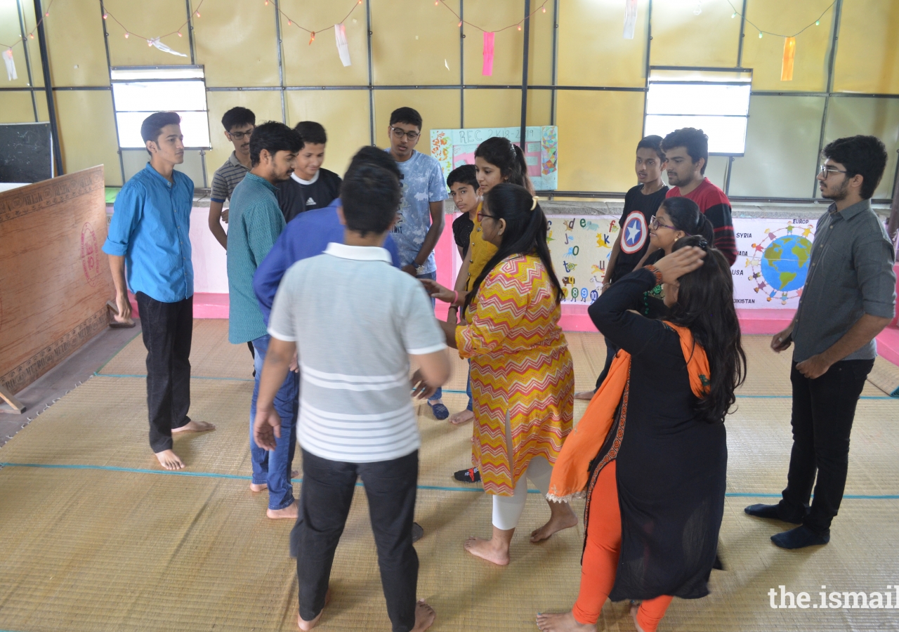 Participants of Coffee Connect with guest speakers Divanshu Kumar and Samyak Jain.