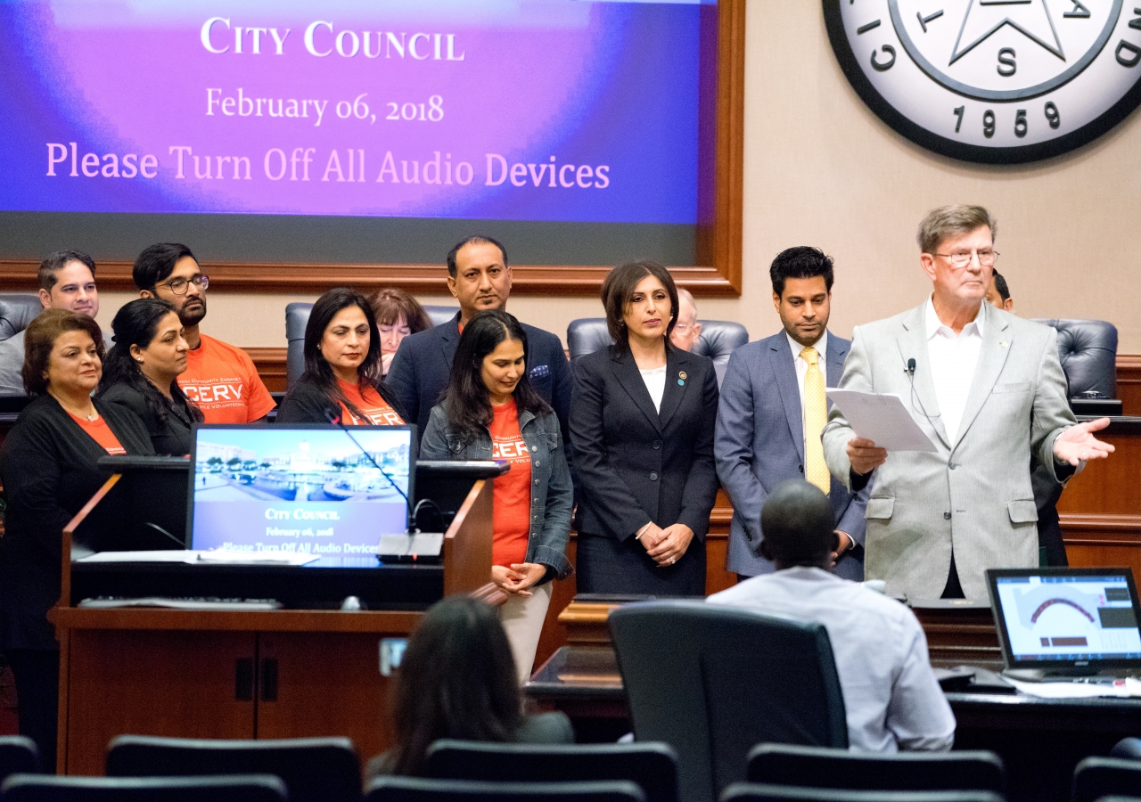 Sugar Land Mayor Joe Zimmerman speaking to the Sugar Land City Council meeting attendees about the work of I-CERV and the Point of Light Award.