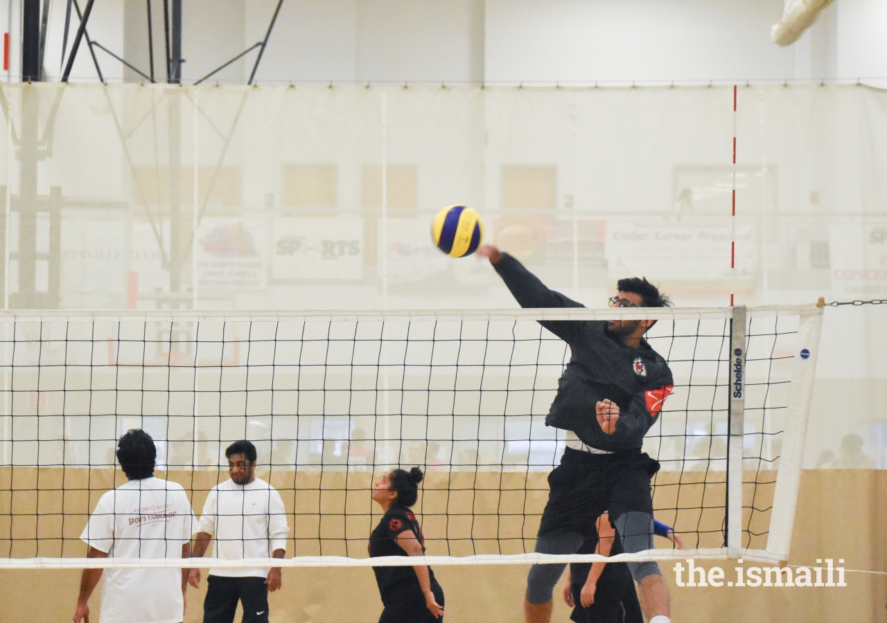 Sameer Samani warming up as he gets a perfect set to SPIKE!