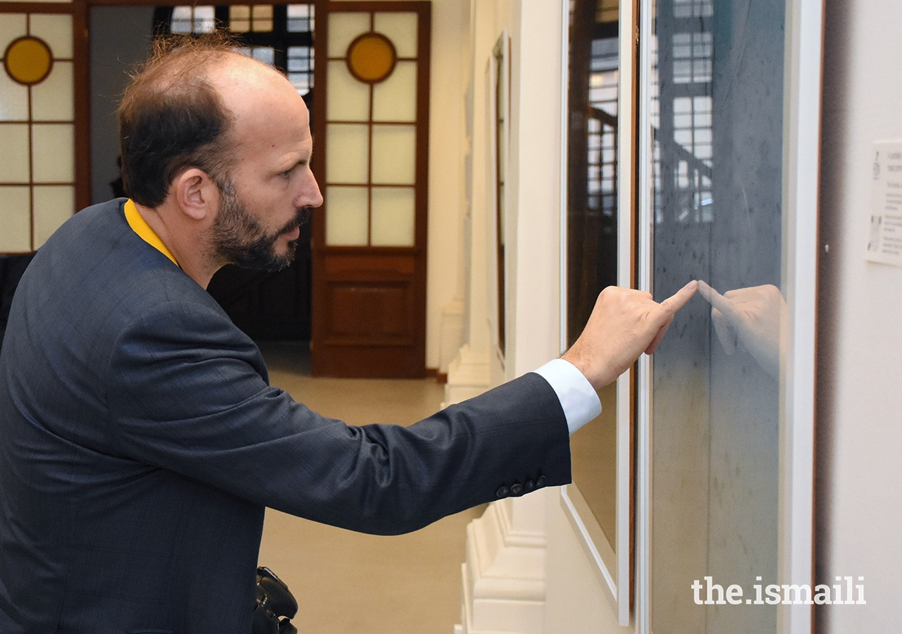 Prince Hussain points out an interesting detail of a marine animal depicted in one of his photographs.