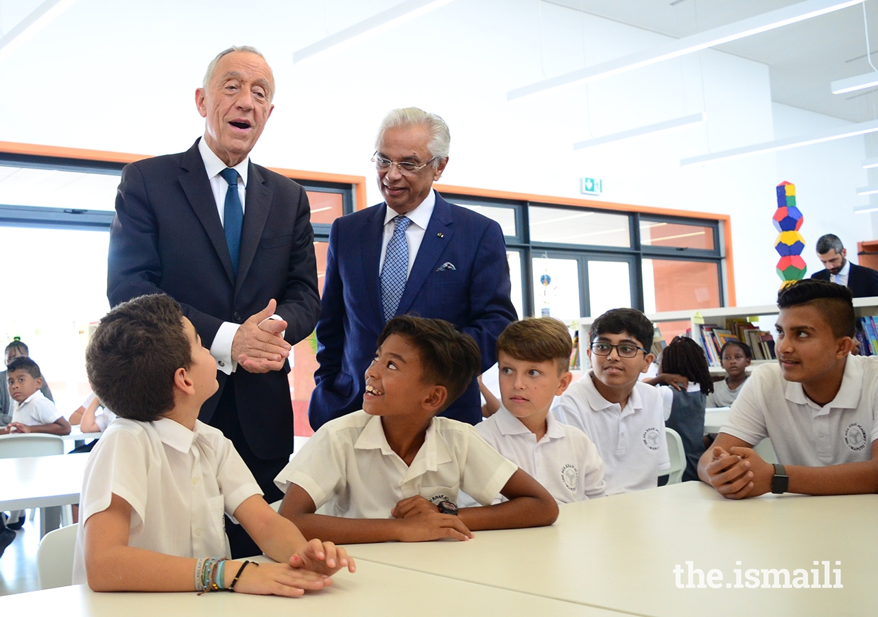 President Marcelo Rebelo de Sousa in conversation with students during a visit to the Aga Khan Academy in Maputo.