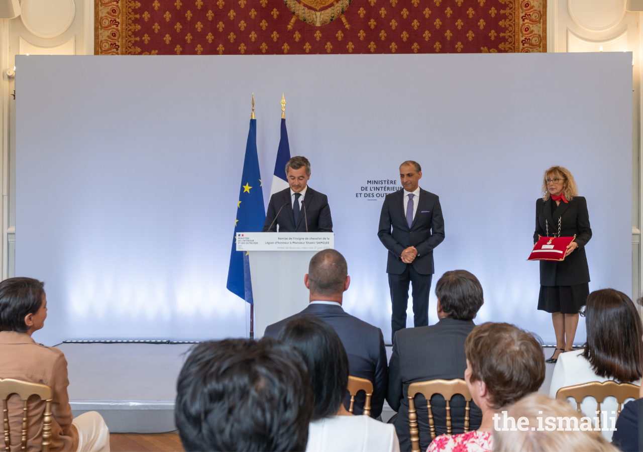 Gérald Darmanin a prononcé un discours dans lequel il a salué les nombreuses années de contribution de l’Imamat Ismaili au développement et au progrès en France et à l’étranger.