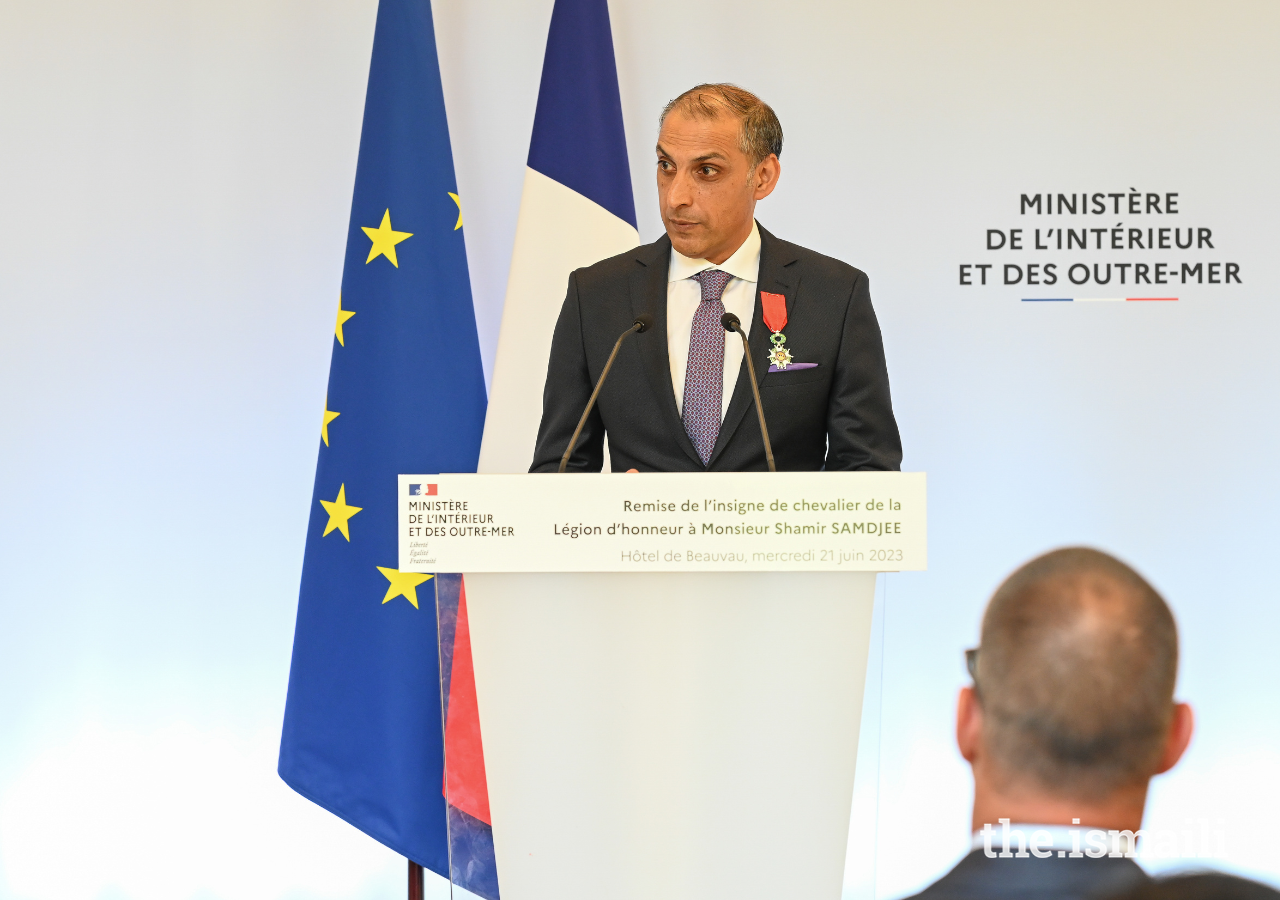 Le Président Shamir prononce un discours d’acceptation après avoir reçu la décoration.