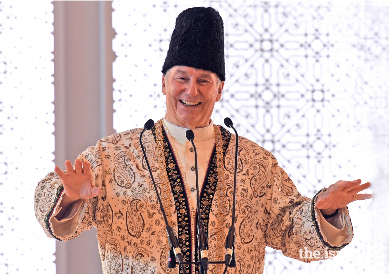 Mawlana Hazar Imam addresses the Jamat at the Diamond Jubilee Darbar in Paris.