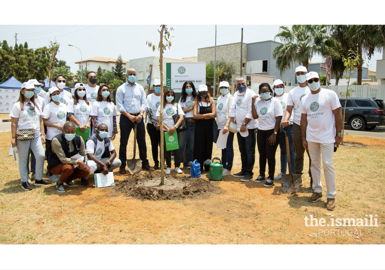 Equipa da organização do Global Ismaili CIVIC Day em Angola com o Arquiteto Rui Duarte, Presidente da Câmara de Talatona.