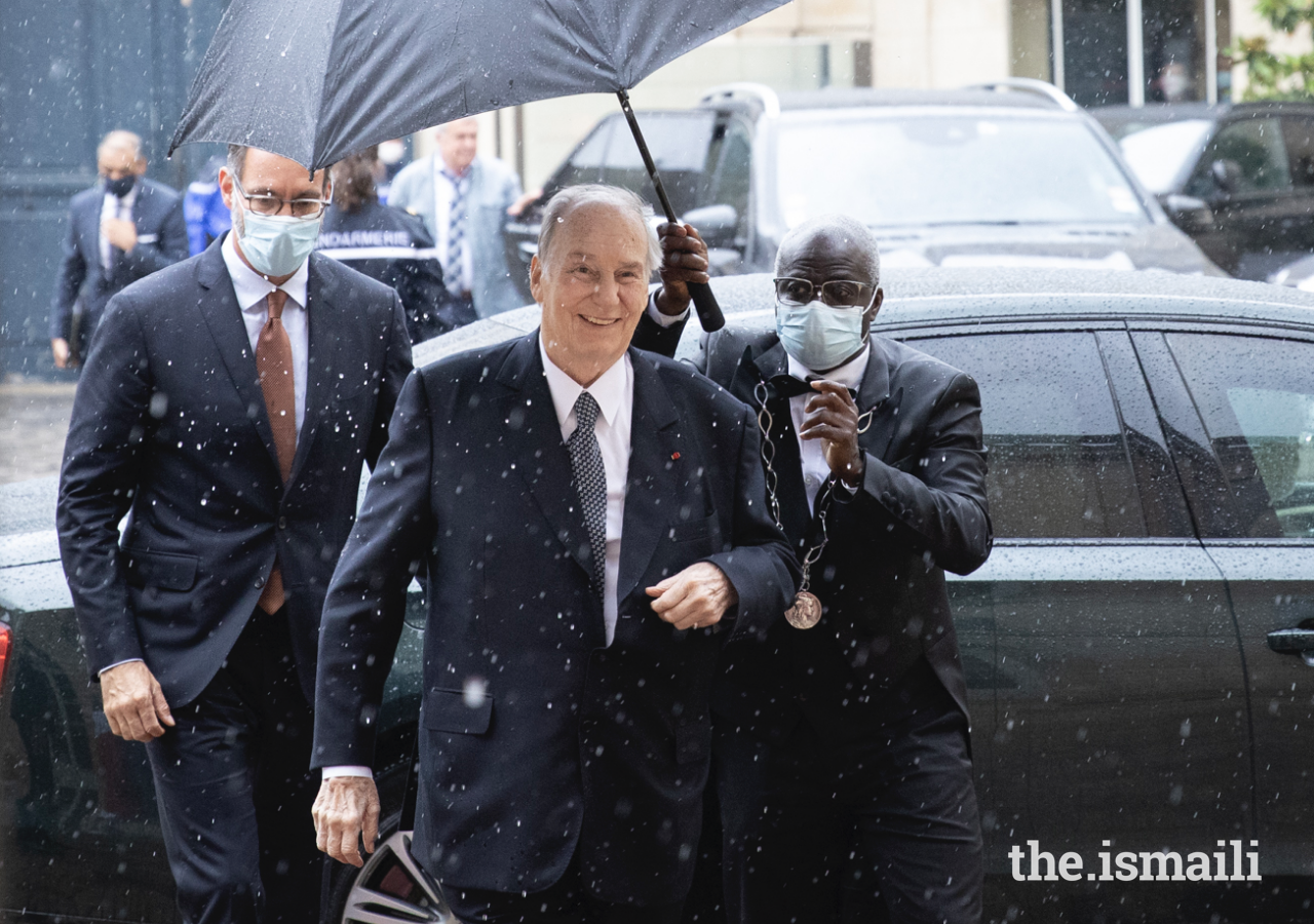 Mawlana Hazar Imam and Prince Rahim arrive at the Hotel de Matignon, the official residence of the Prime Minister of France.