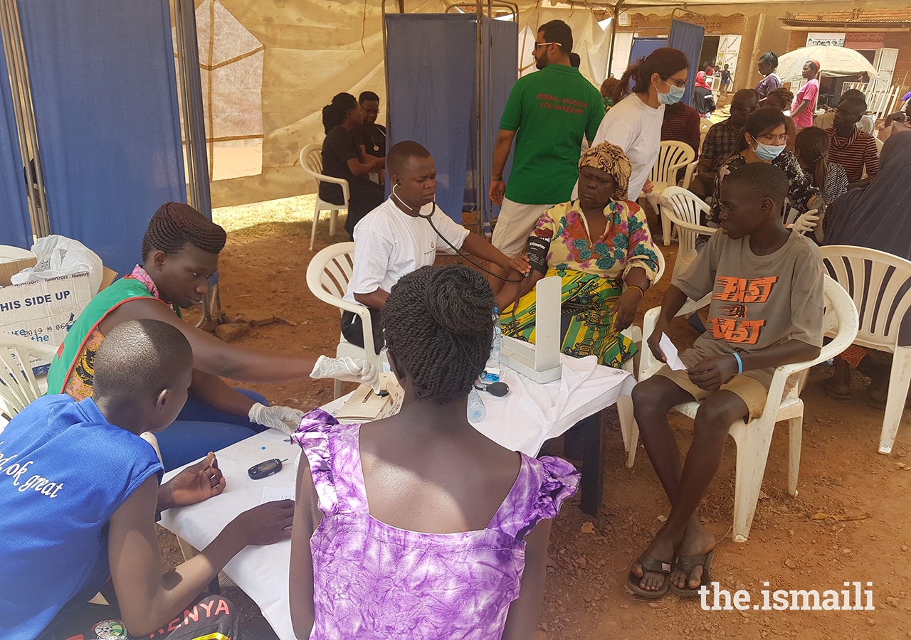 To commemorate World Health Day 2019, volunteers from the Aga Khan Health Board and Outreach Portfolio Uganda, in collaboration with the Kibuli Hospital in Kampala, hosted a free medical camp.