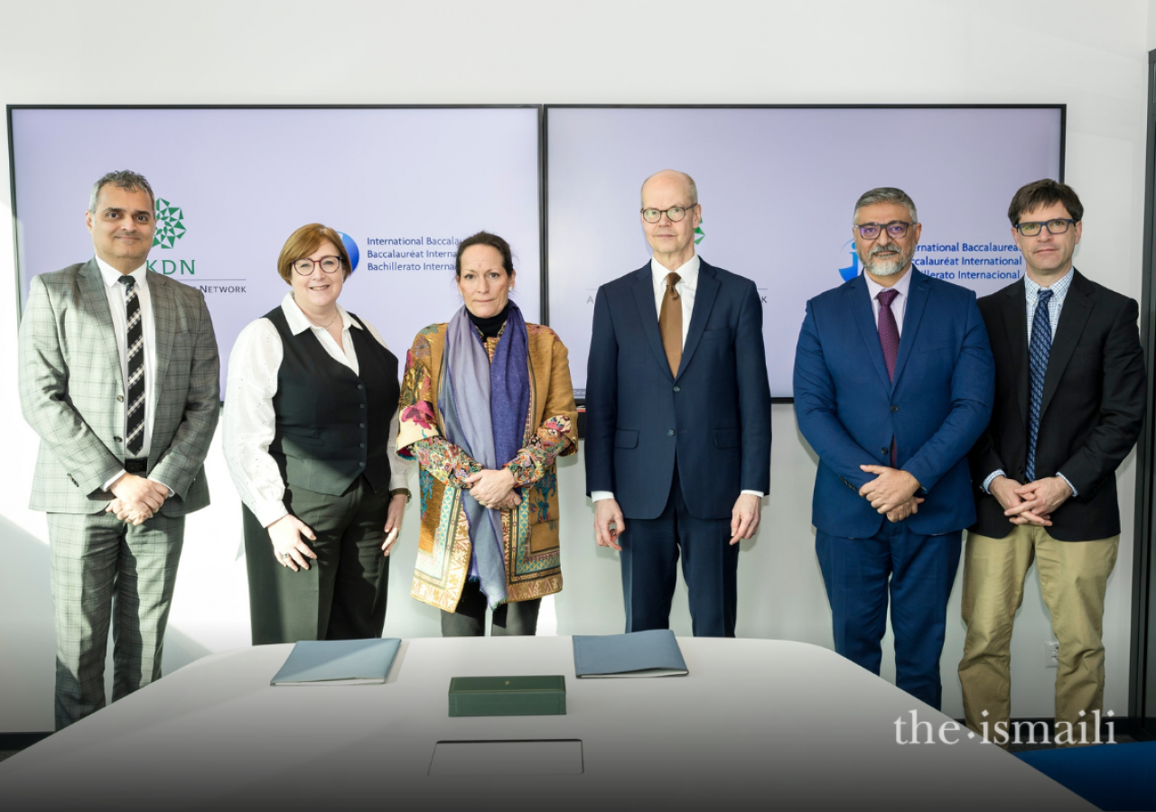 Princess Zahra and Olli-Pekka Heinonen pictured with members of the Aga Khan Schools and the IB.