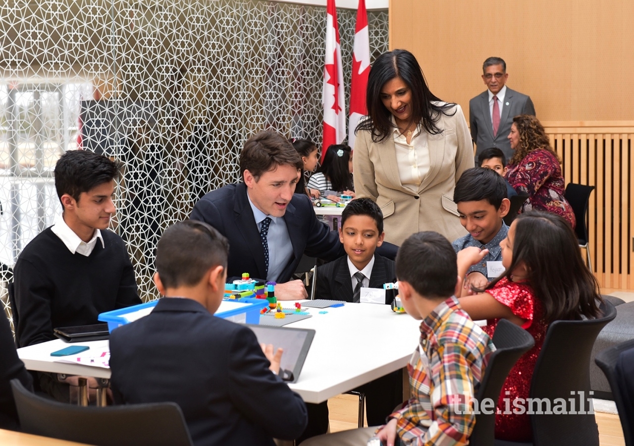 Canadian Prime Minister Justin Trudeau discusses Navroz activities with children at the Ismaili Centre Toronto.