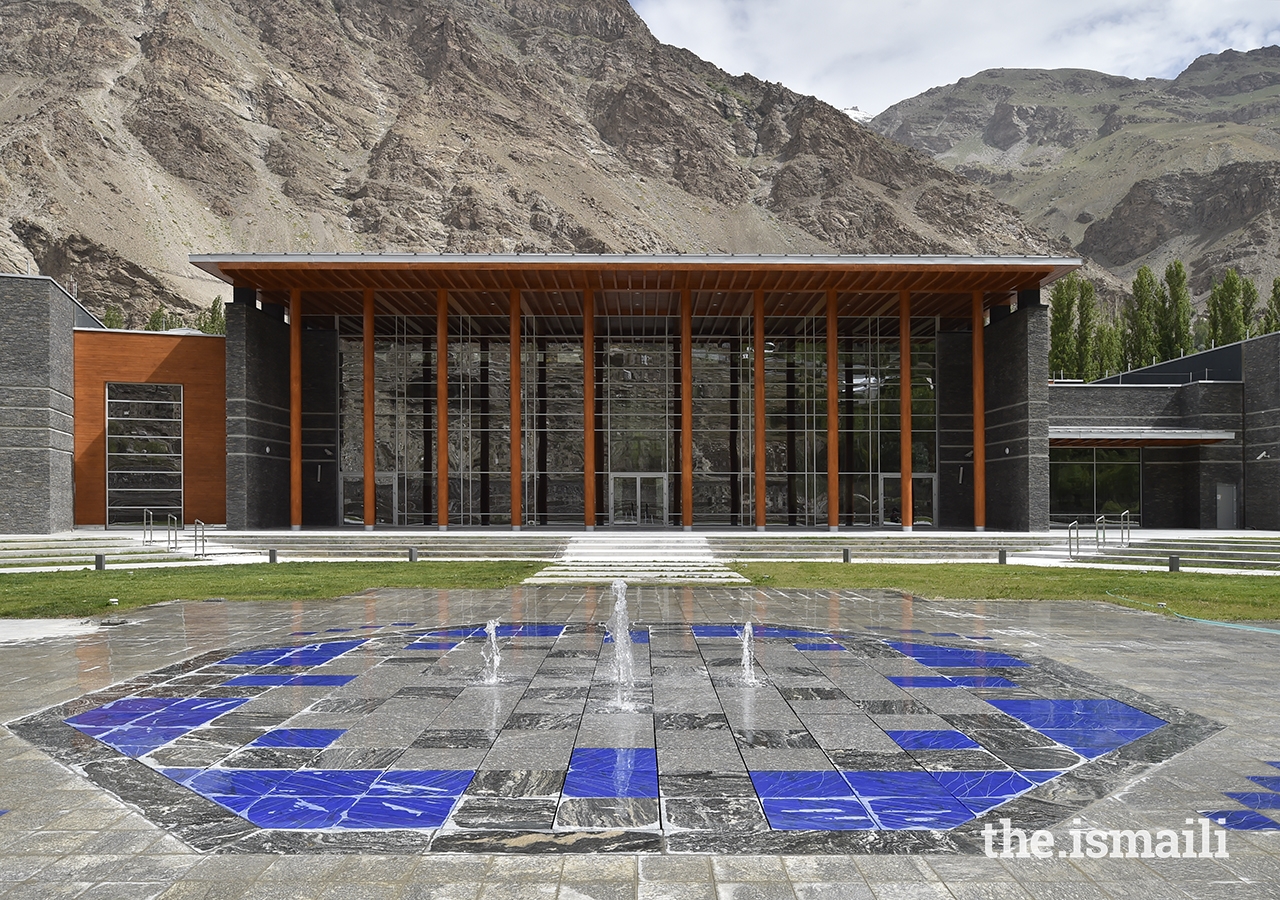 A fountain and amphitheatre adjacent to the covered veranda, and facing the Gunt River.