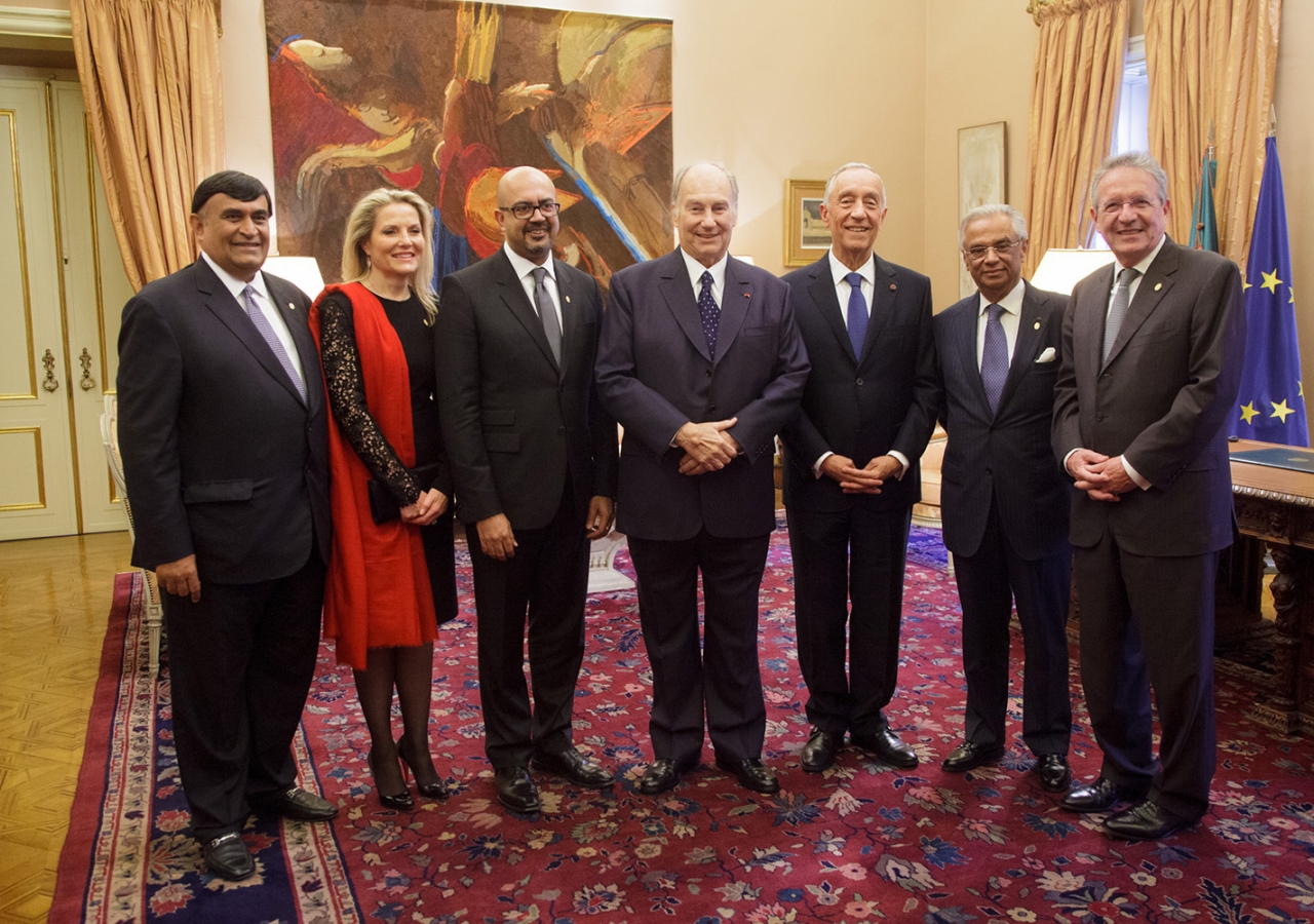 Mawlana Hazar Imam and President de Sousa together with the first five Senior Officials of the Imamat. AKDN / Luis Filipe Catarino