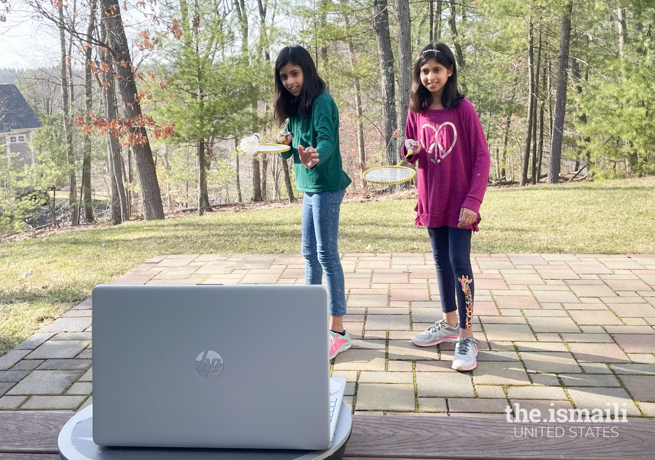 Simal & Sophia learn how to play badminton online.