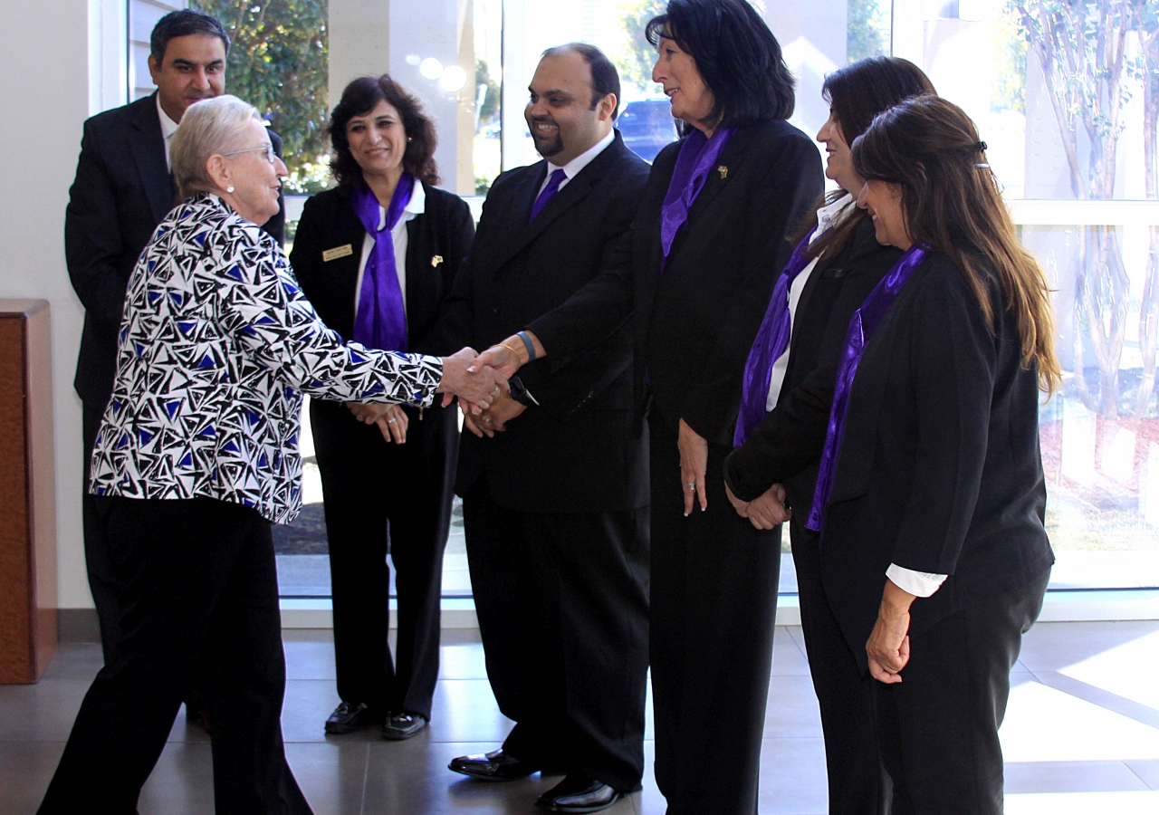 Mayor Linda Martin of Euless thanking our volunteers for their hospitality.